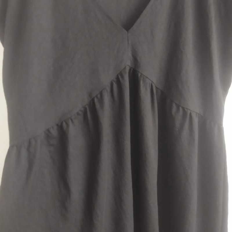 Czarna sukienka z wiskozy z dekoltem w serek 42 XL
