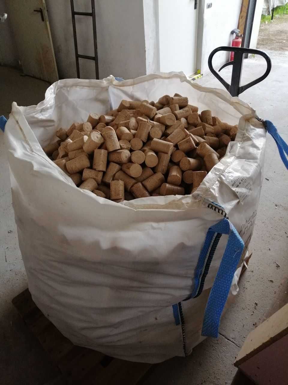 Sprzedam brykiet drzewny.