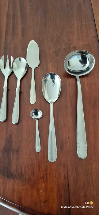 Faqueiro completo para 12 pessoas, em inox e como novo