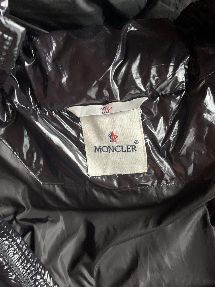 Продам Пуховик MONCLER