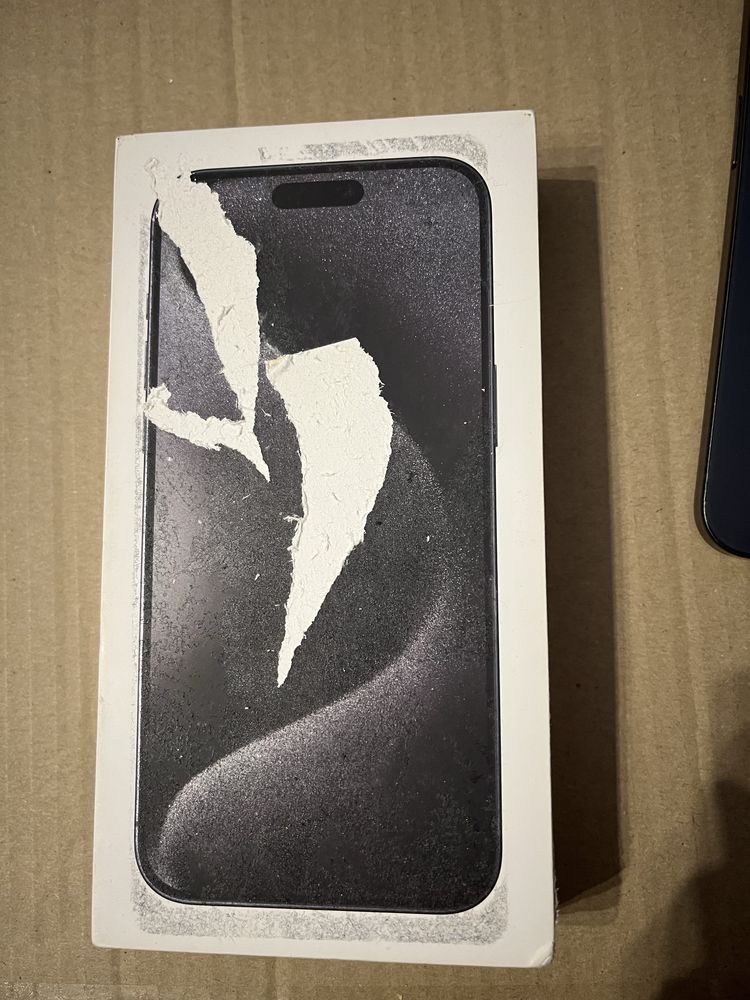 Atrapa iPhone 15 Pro Max 6.7” 1TB