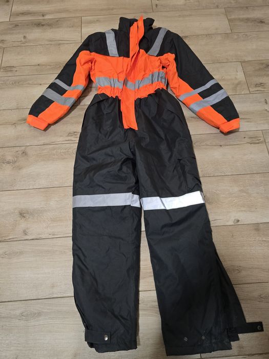 Продам новый зимний рабочий комбинезон