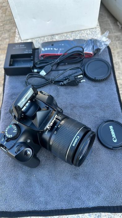 Canon EOS 1100D
Objetiva 18-55mm
Com alça e carregador

Entrego em mão