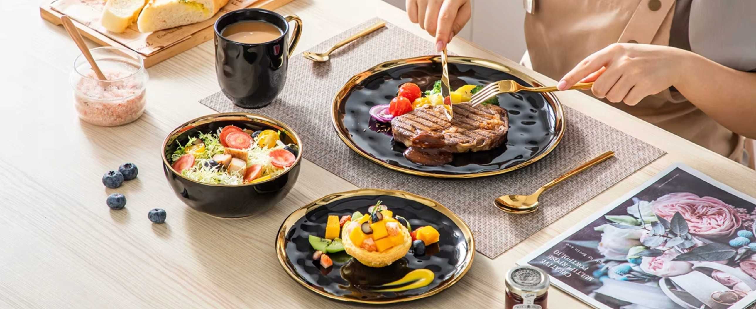 Zestaw naczyń LOVECASA 16 el. czarna porcelana złote wykończenie