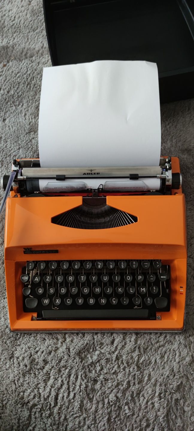 Maquina de escrever Contessa