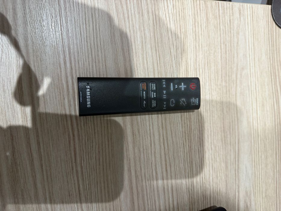 Soundbar samsung HW-J651, Głośnik centralny i subwoofer