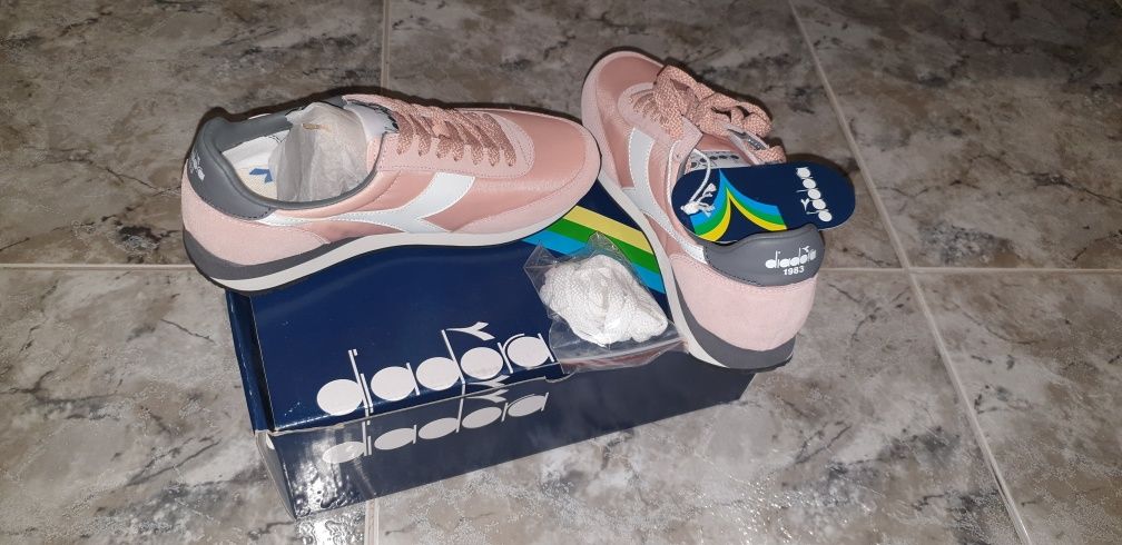 Sapatilhas / Tenis cor de rosa DIADORA tamanho 38.5 (novos)