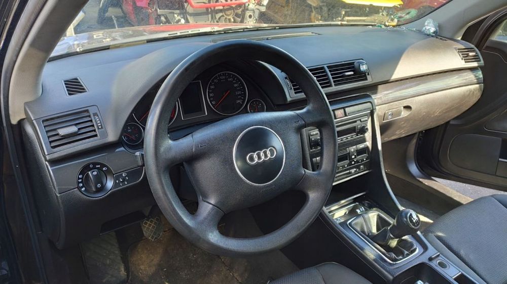 AUDI A4 B6 deska rozdzielcza konsola poduszki