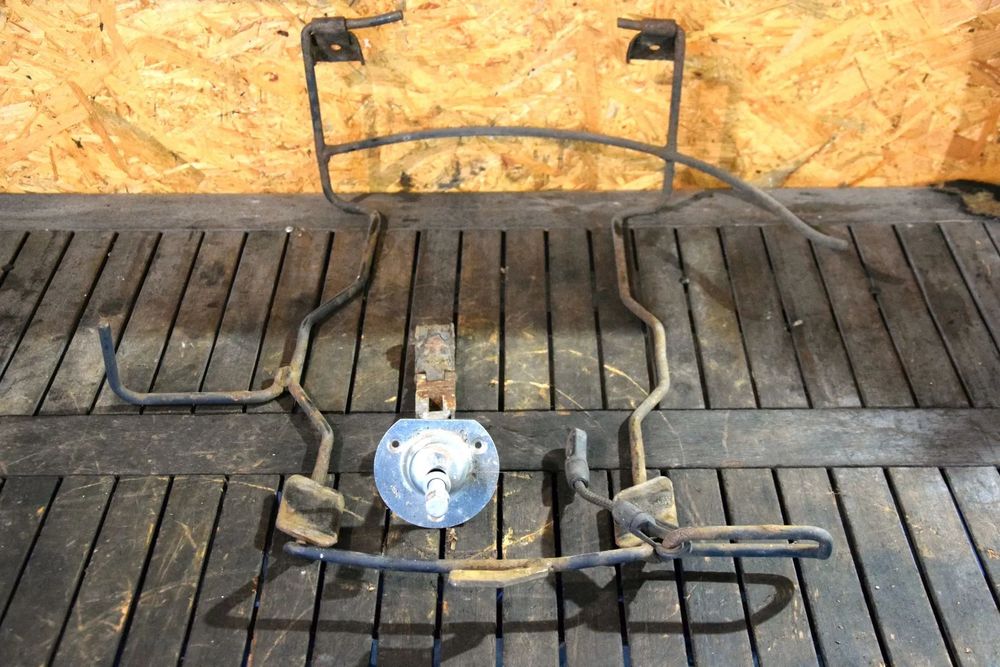 Opel Zafira B 05-14 Kosz mocowanie koła zapasowego winda komplet