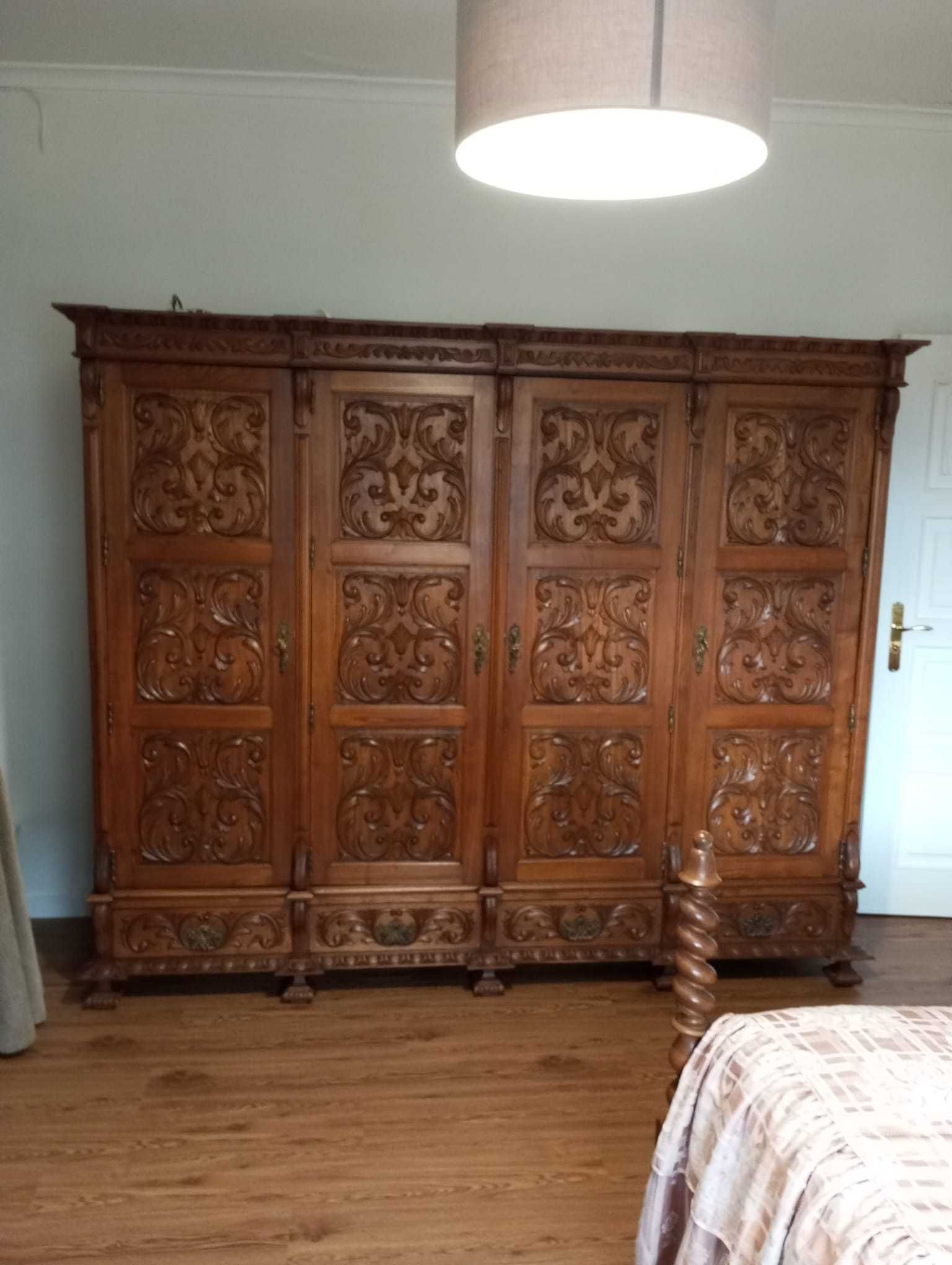 Mobília de quarto em madeira de castanho nacional