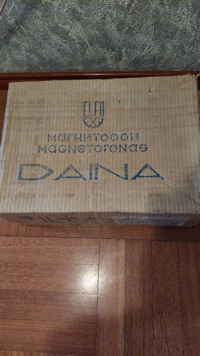 Котушечний магнітофон Daina.