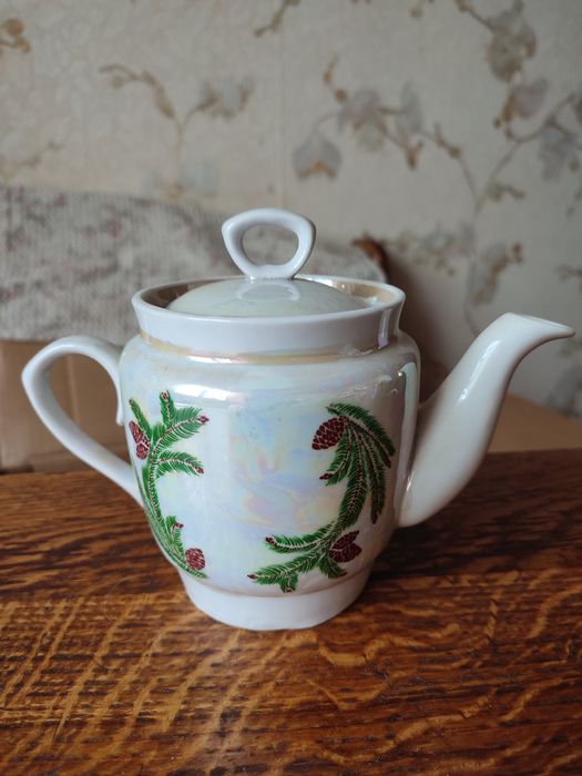 Салатник, чашки, чайник