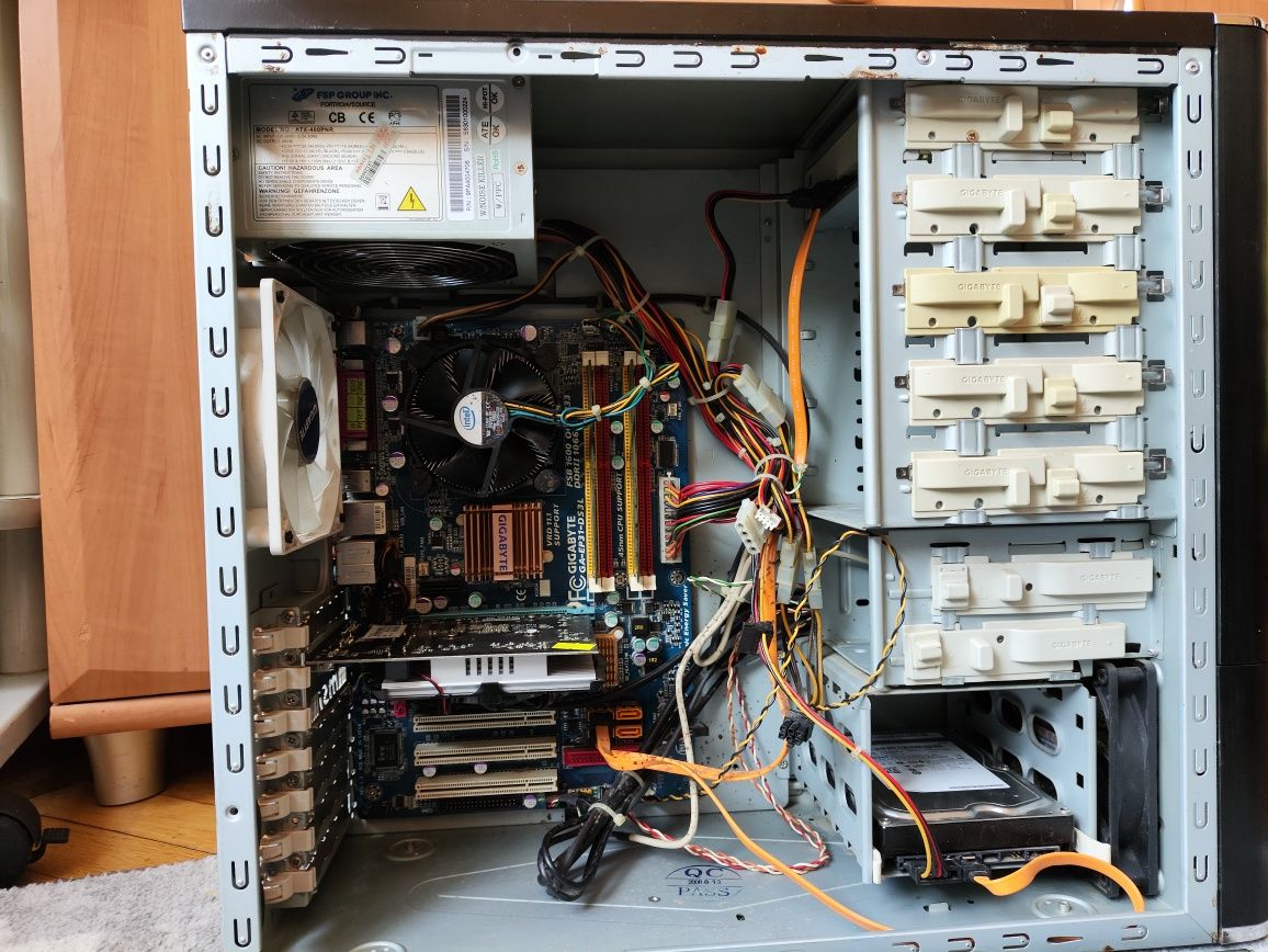 Komputer GIGABYTE GA-EP31-DS3L + Intel E5200+500GB+GT9600+Poseidon 310