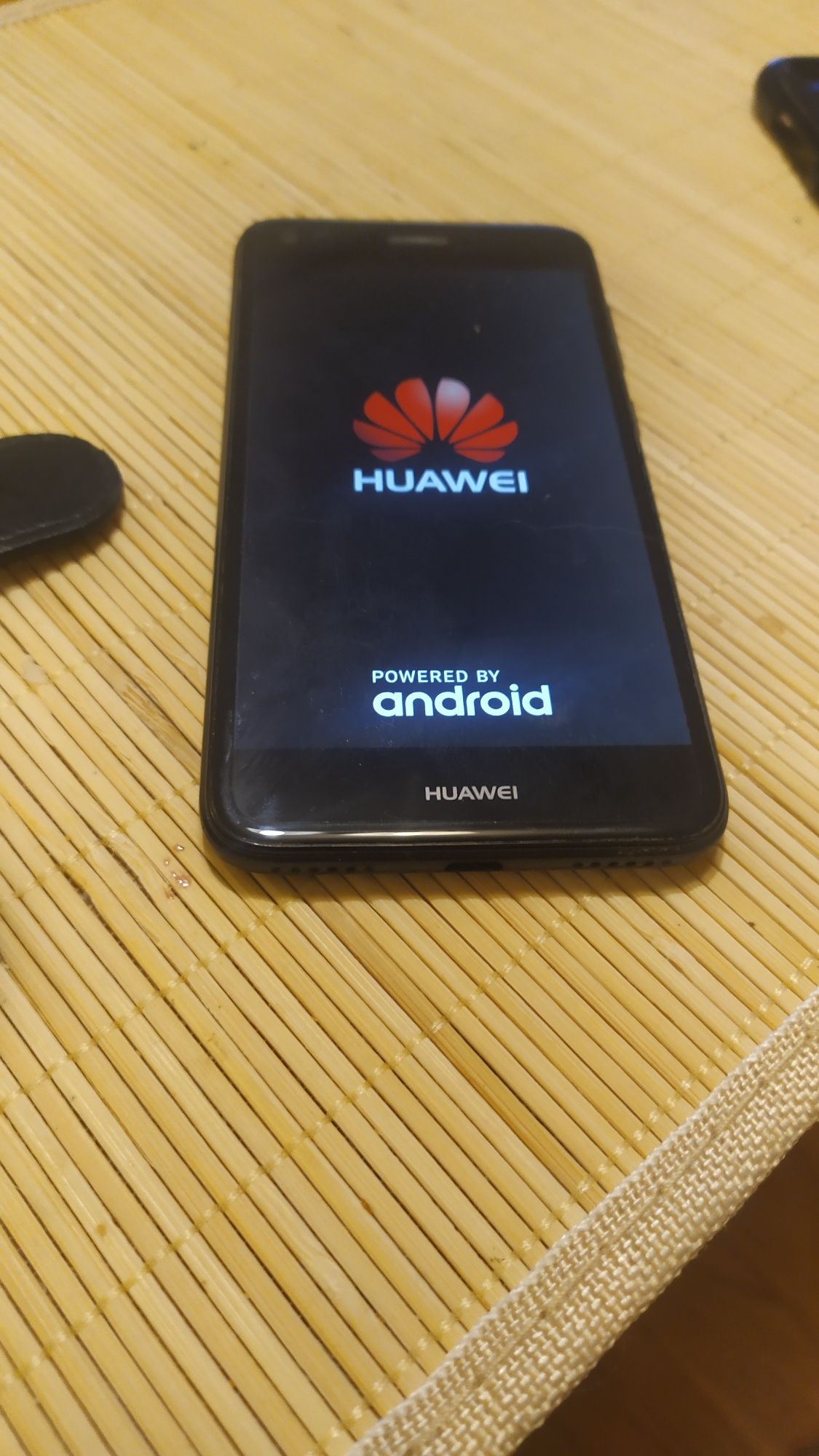 Telefon Huawei P9 lite mini czarny z etui z magnesem