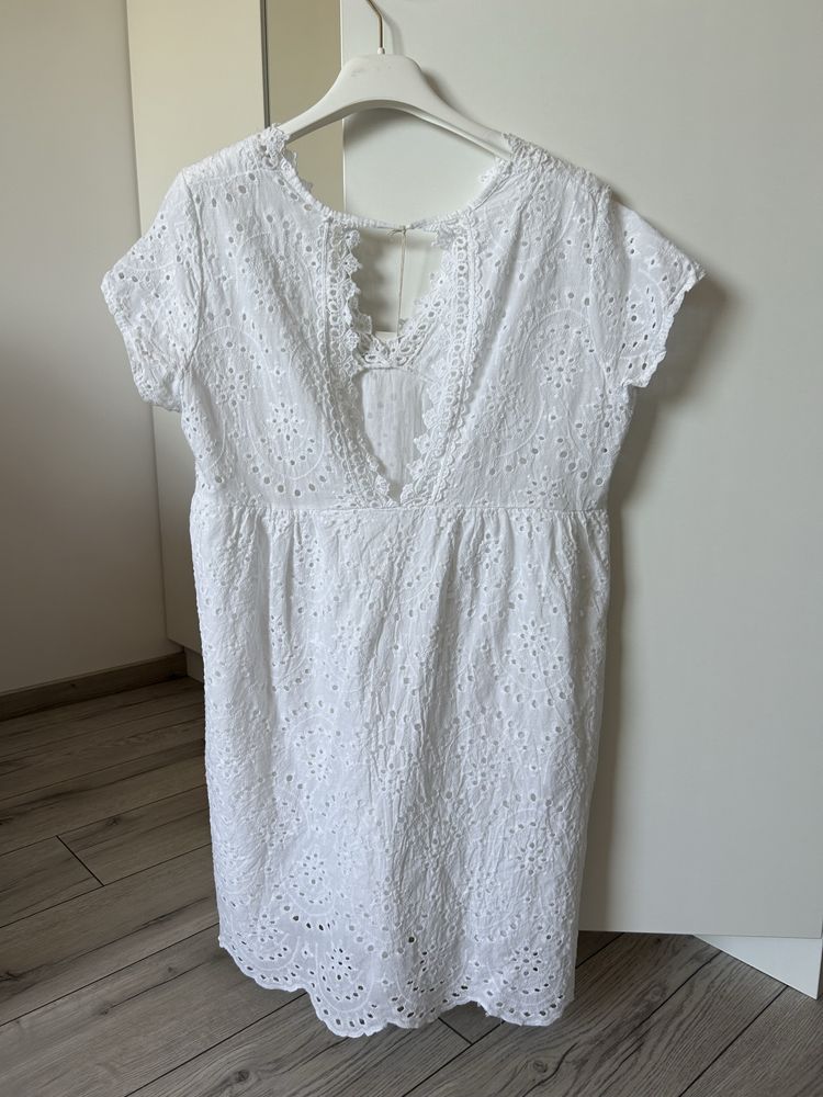 Biała ażurowa sukienka boho