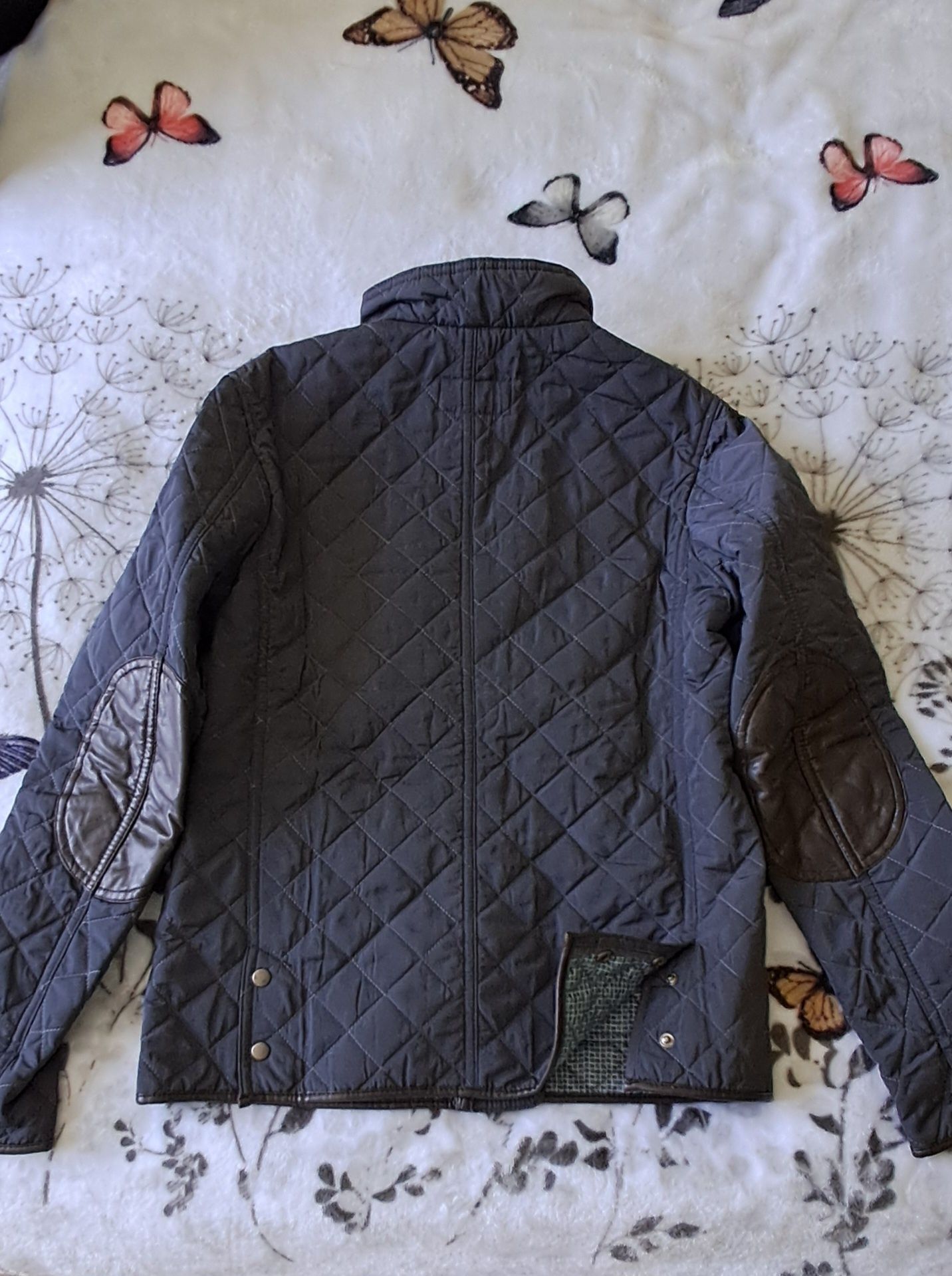 Продам куртку фірми New Mark на зріст 150-160см.
Чудова, стильна стьоб