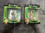 Vendo figuras do Rick e Morty