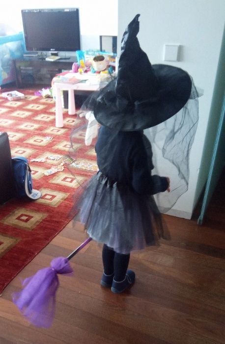 Fato de Halloween / Carnaval / teatro de bruxa (tamanho 6 anos)