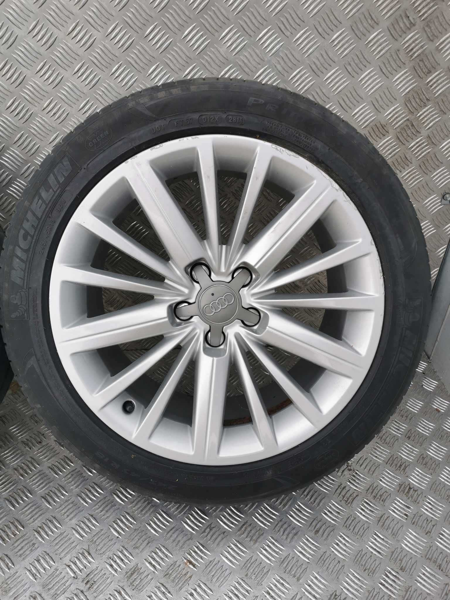 Alufelgi Felgi 18 c ORYGINAŁ AUDI 5x112 Michelin 245/45