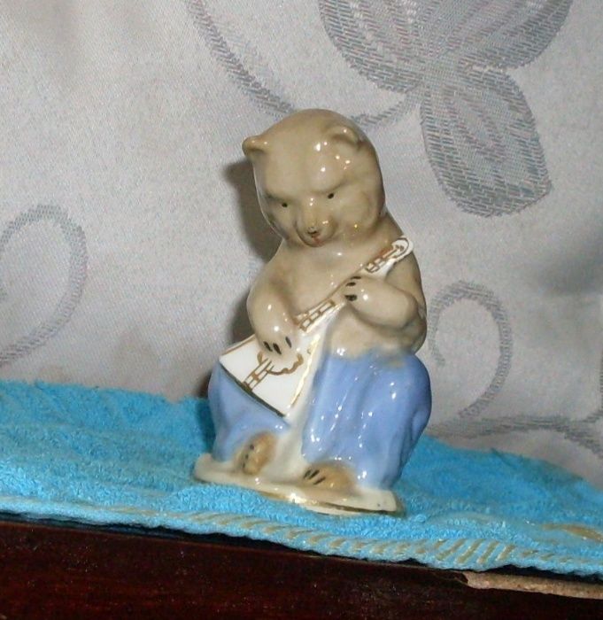 Статуэтка статуетка Медведь с балалайкой Фарфор Высший сорт