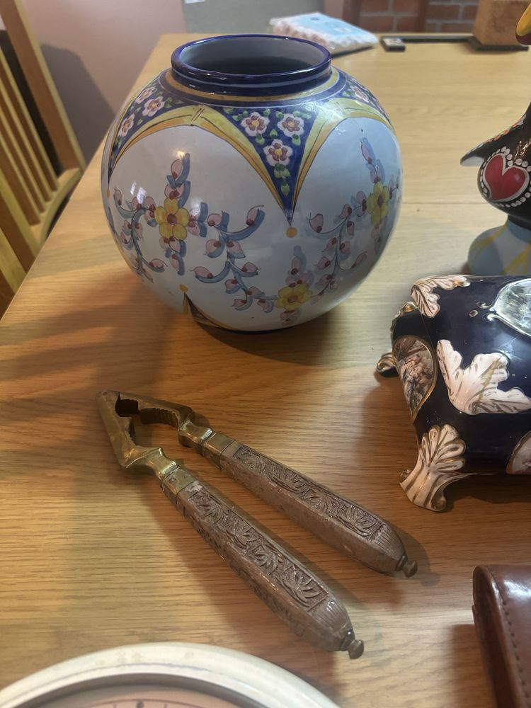 Velharias - figuras de loiça, porcelanas varias