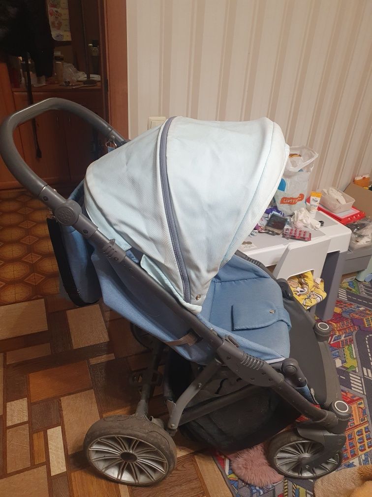 Продам прогулочную коляску