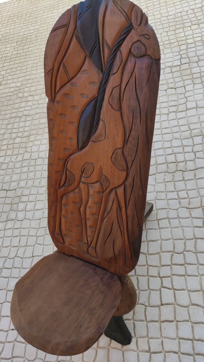Cadeira em madeira maciça estilo africano