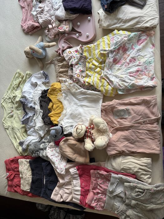 ubrania dla dziewczynek głównie w rozmiarze 68-74