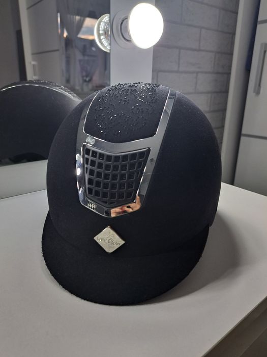 Piękny zamszowy kask Fair Play