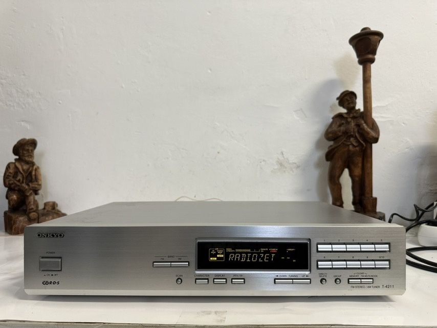 Tuner stereo Onkyo T-4211, Made in Malaysia.