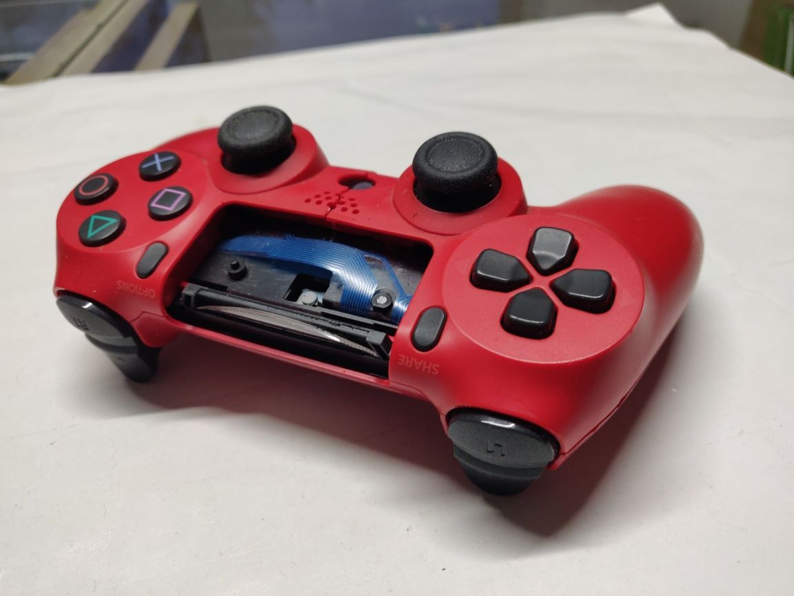Oryginalny pad ps4 czerwony sprawny ale czytaj opis