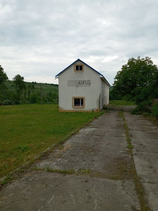 Продам двоповерхове нежитлове приміщення 340 м2 в с. Локітка