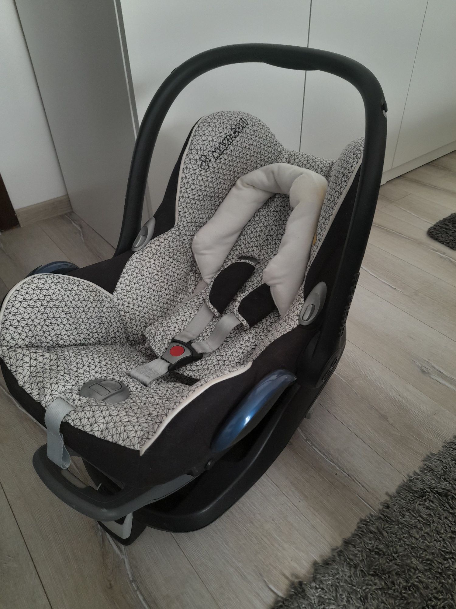 Nosidełko Maxi Cosi 0-13 kg z bazą isofix bez uszkodzeń