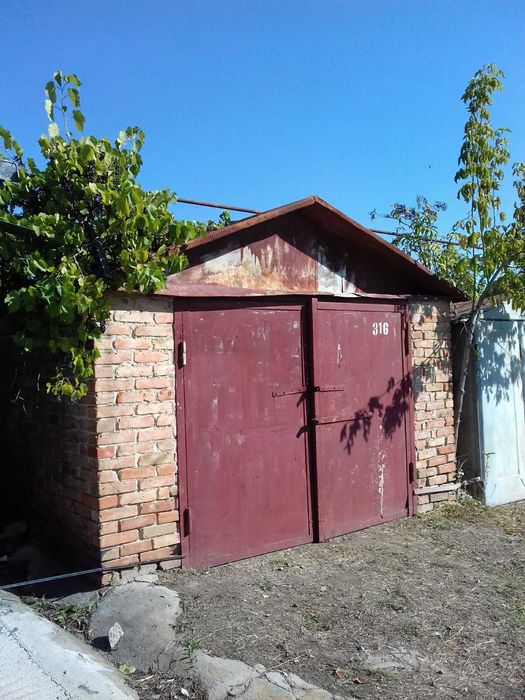 Продається гараж у хорошому стані.