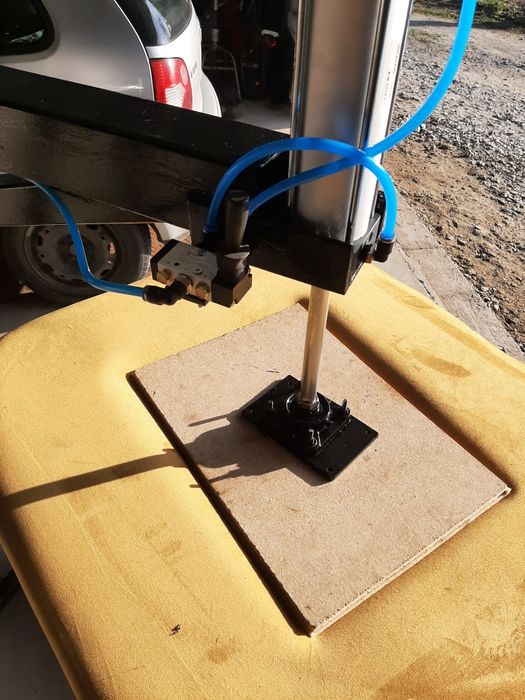 Prasa tapicerska do paneli krzeseł praska scisk pneumatyczna