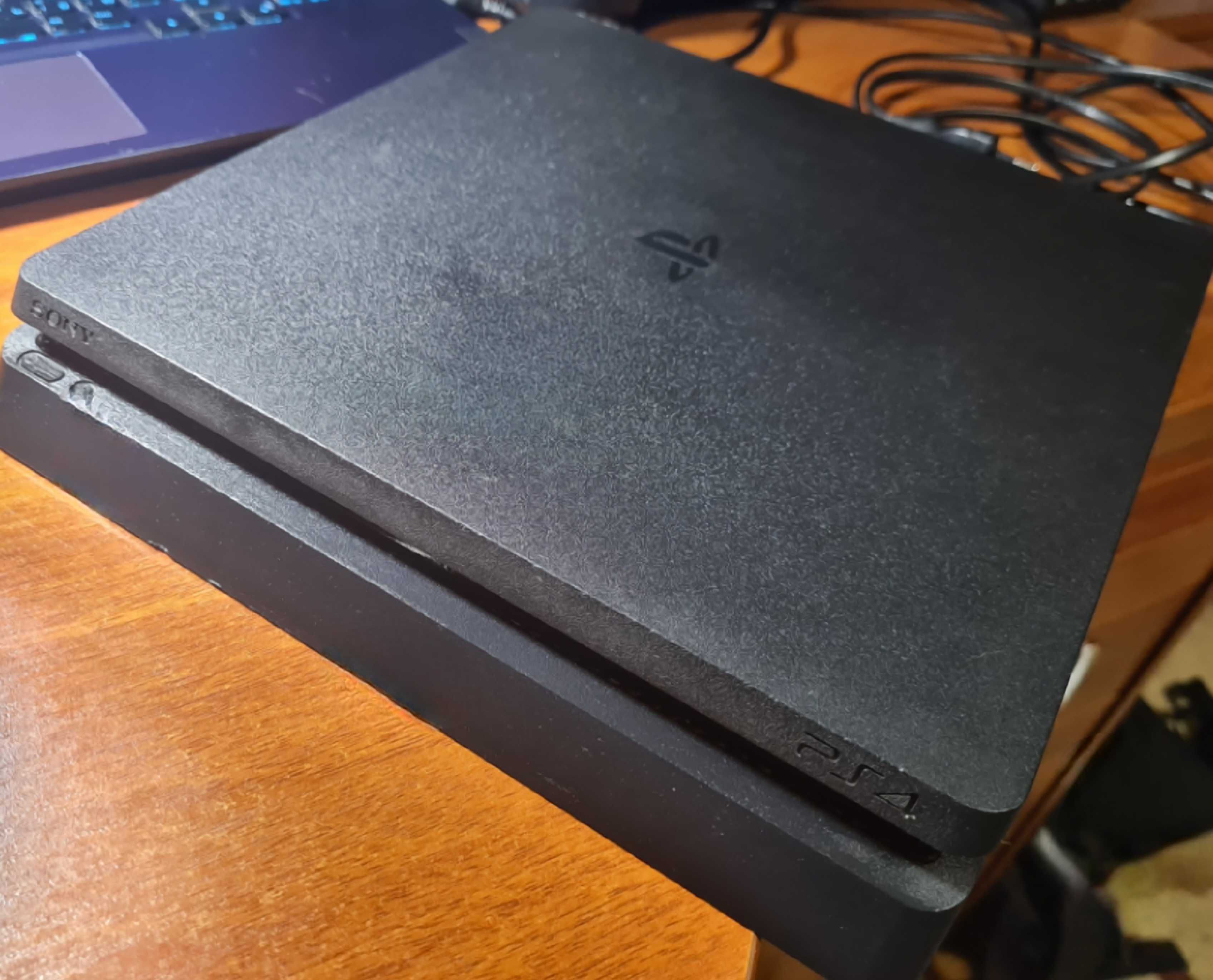 PS4 slim 1TB + три диски