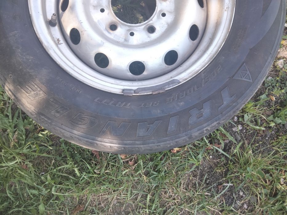 2 леса 205/70 R15 для Ниви Шевроле.