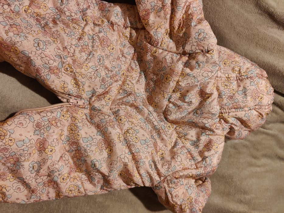 Piękny kombinezon zimowy, jesienny, wiosenny w kwiaty