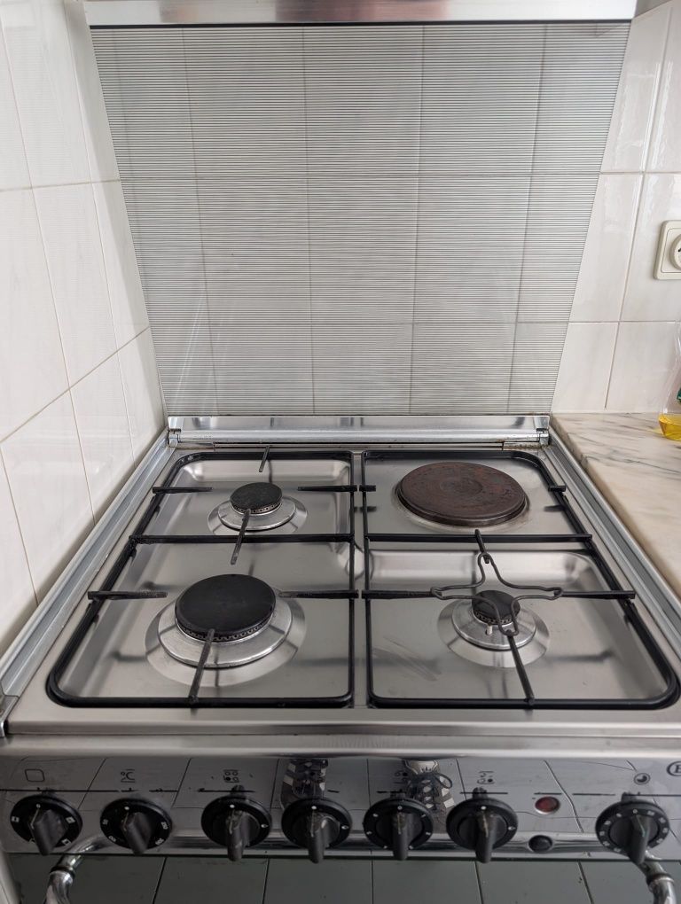 Fogão com forno integrado Bauknecht