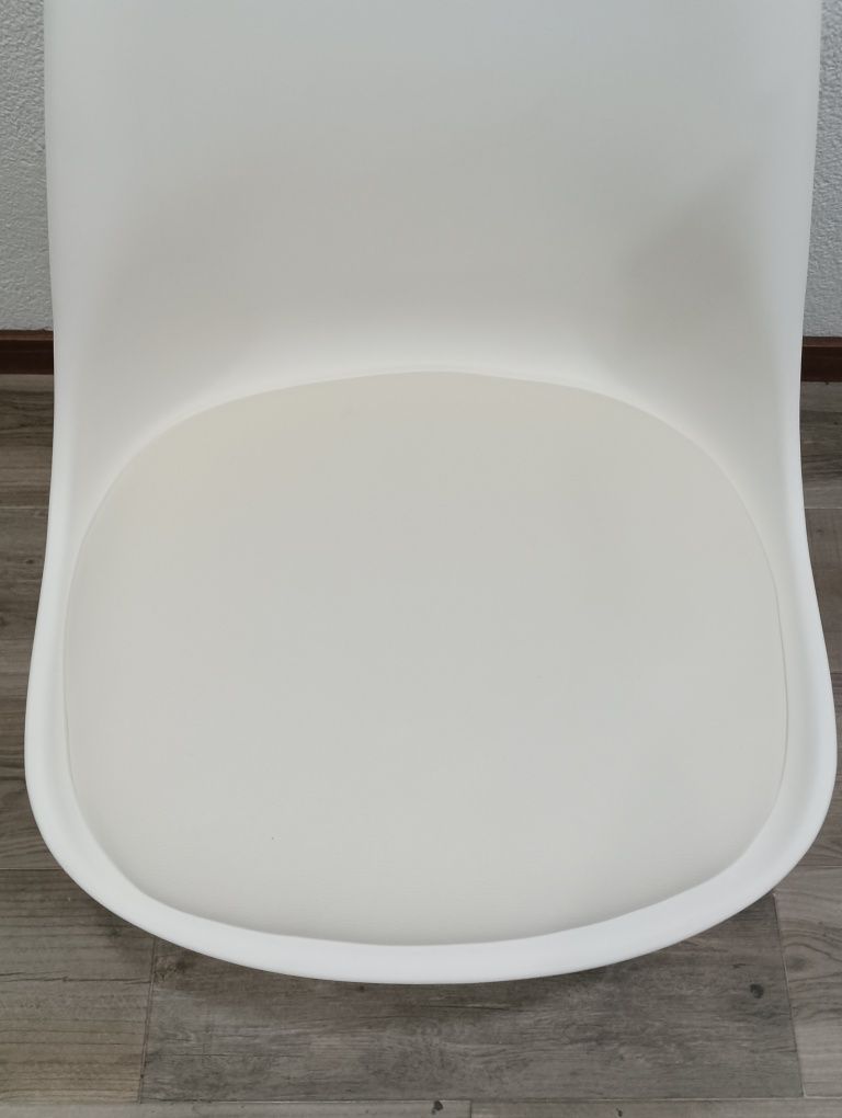 Cadeira branca Ikea