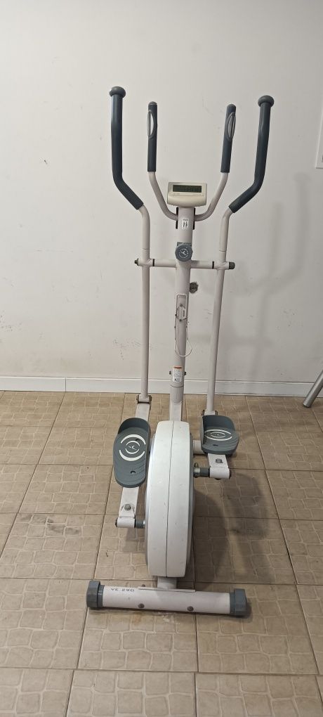 Bicicleta Elíptica – Pouco uso, ótimo estado!