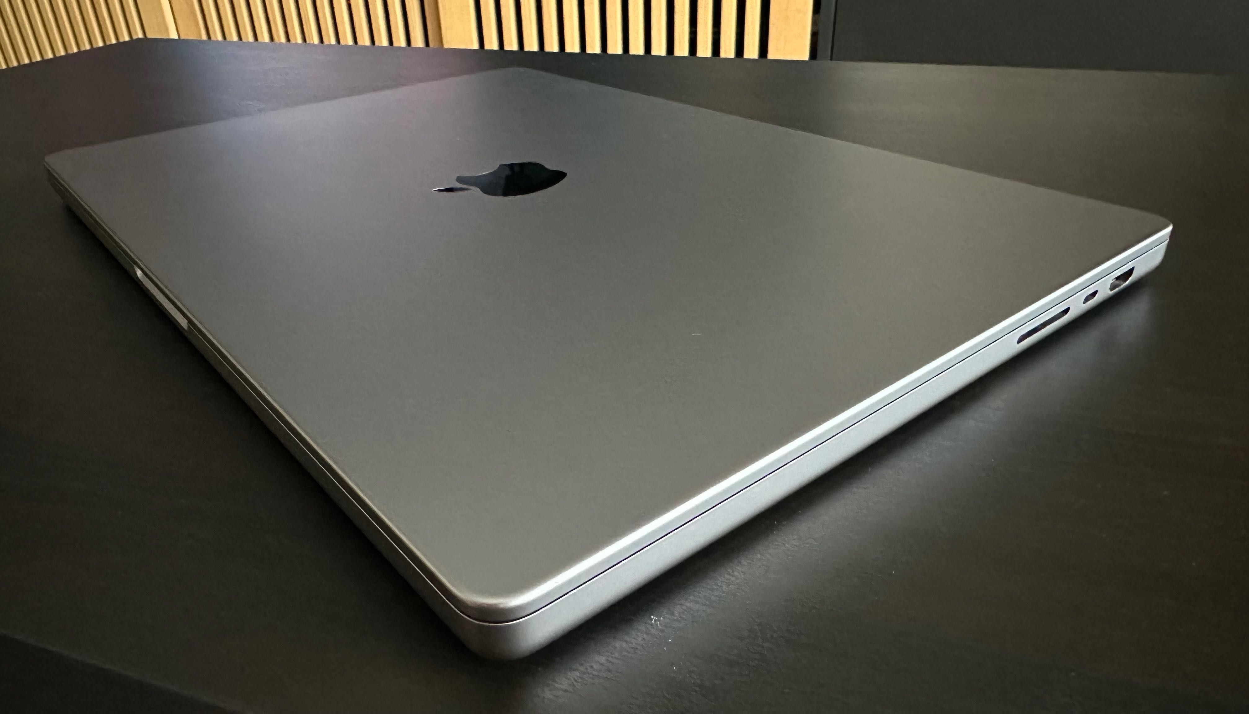 Macbook Pro 16" (M1 Pro / 32GB RAM / 1TB SSD)