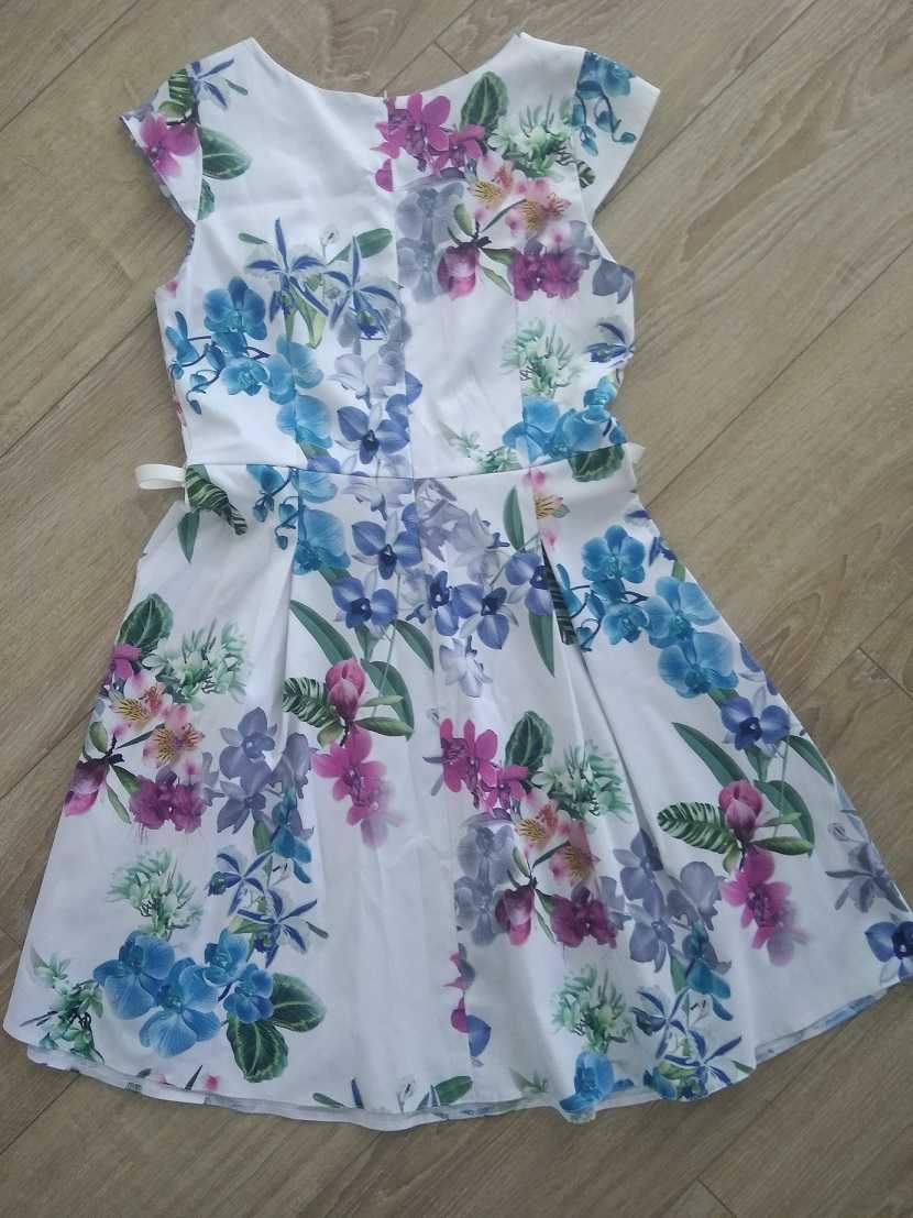 Biała sukienka w kwiaty TwoBlue r. 40
