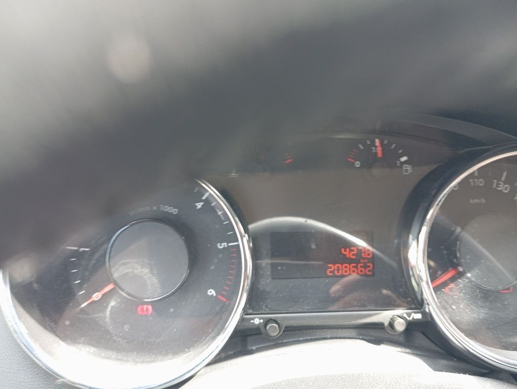 PEUGEOT 5008 1.6 HDI