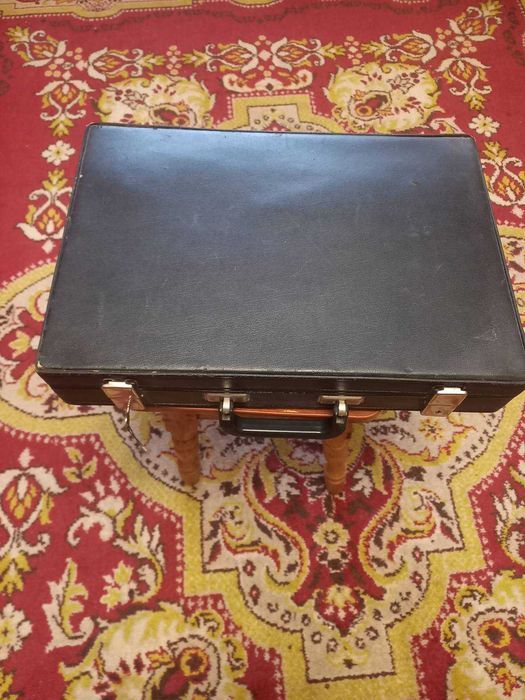 Продам дипломат б\у