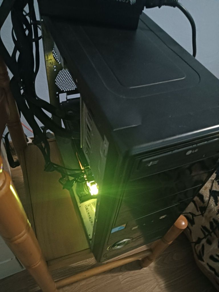 Vendo PC I5,falta  fonte alimentação e memórias ddr4