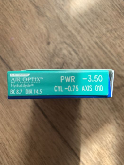Контактні лінзи Air Optix Plus Hydra Glyde for astigmatism