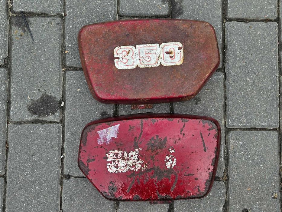 Pokrywy boczka lewa prawa JAWA CZ 175 350 Czerwona komplet