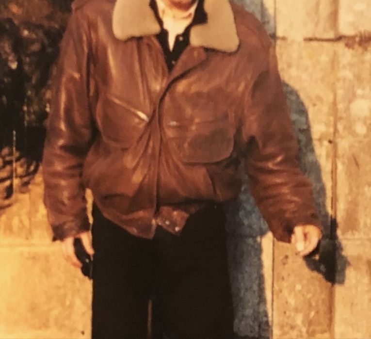 Blusão em pele como novo, a gola pode ser aleterada,