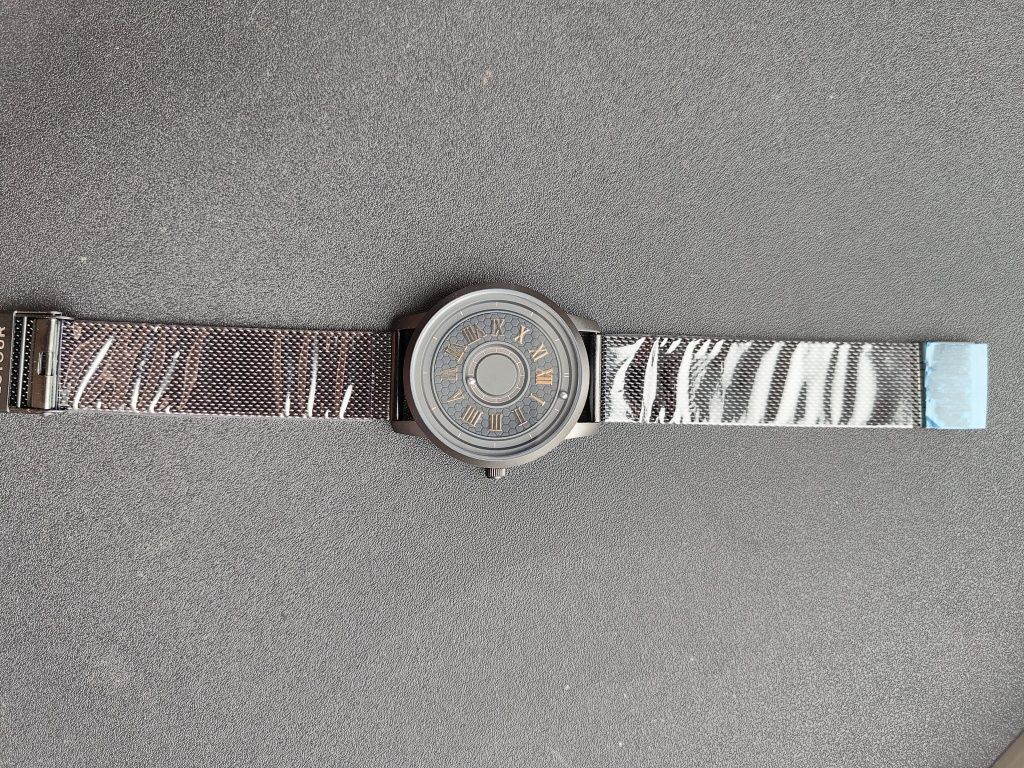Годинник Eutour з магнітним стрілками
